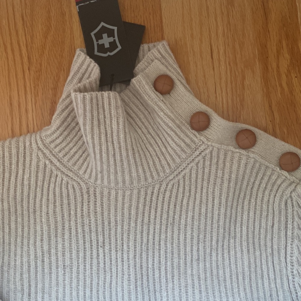 - NWT Victorinox lambs wool sweater offwhite size large - Picture 2 of 7
